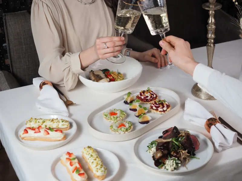 La table comme scène : l'art de nourrir les âmes autant que les corps