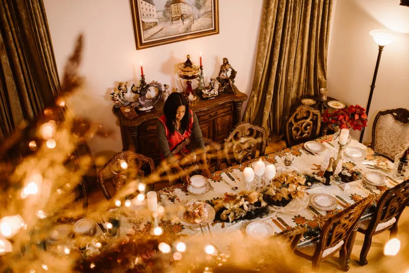L'orchestration invisible : les gestes qui font d'un dîner privé un moment inoubliable